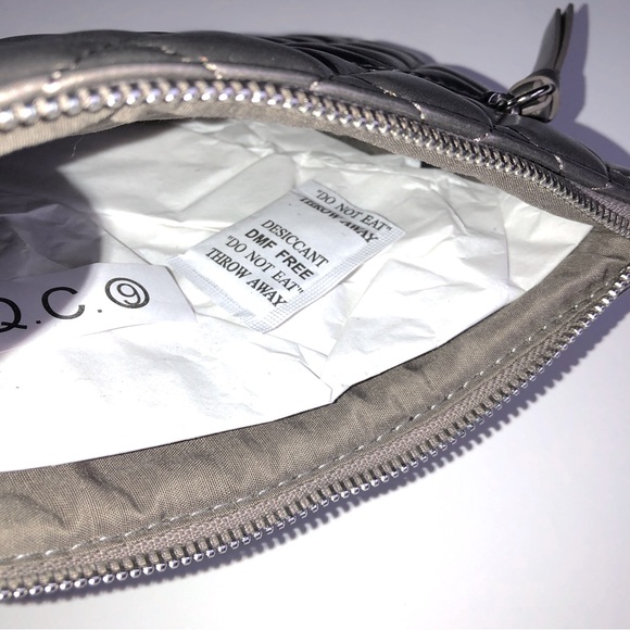 NEW EXPRESS Quilted Wristlet Purse Gold 9” x 6” - Picture 6 of 14